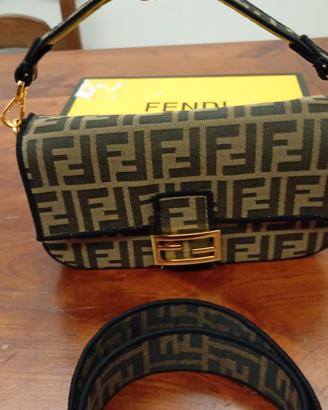 Fendi riproduzione borsa baguette.
