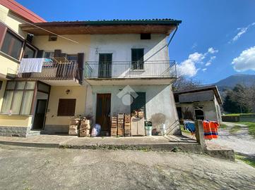 CASA SEMINDIPENDENTE A CALOLZIOCORTE