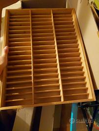 Organizer/scaffale in legno con scomparti