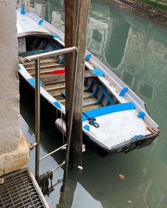 Imbarcazione a remi storica (Sanpierota) veneziana