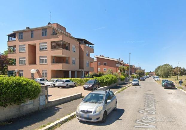 Acilia bilocale con balcone