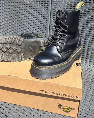 Dr. Martens Jadon Black