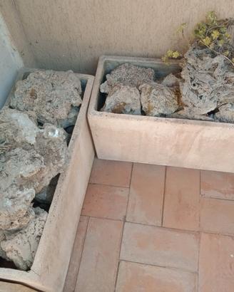 Pietre di travertino grezzo per giardino