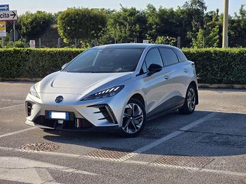 MG4 Luxury 64kWh + Accessori GARANZIA MG