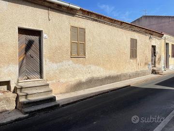 Usini- casa in centro storico da ristrutturare