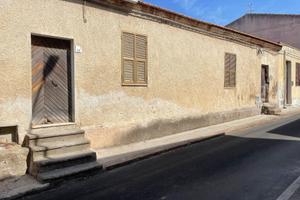 Usini- casa in centro storico da ristrutturare