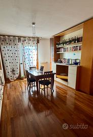 Elegante Appartamento Quadrilocale in Centro a Nov