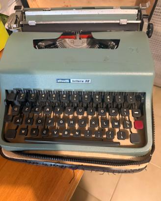 Macchina da scrivere olivetti 1963