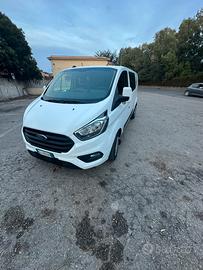 Ford transit custom doppia cabina.