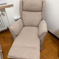 Poltrona relax reclinabile manuale con poggiapiedi
