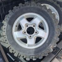 4 cerchi in lega + 4 gomme per fuoristrada