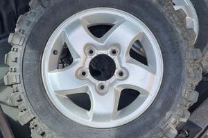 4 cerchi in lega + 4 gomme per fuoristrada