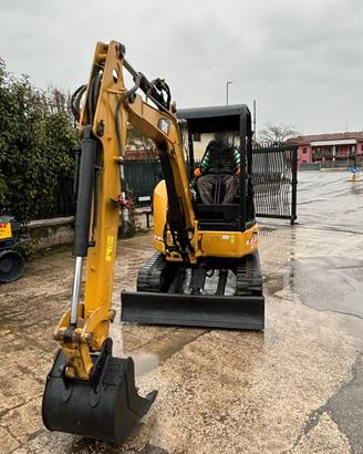 E165 Mini escavatore 30 q Caterpillar 303E