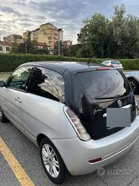 Lancia y