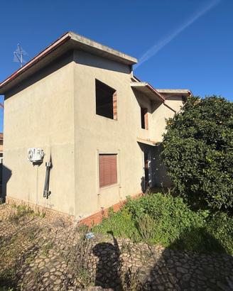 Villa indipendente con ampio giardino