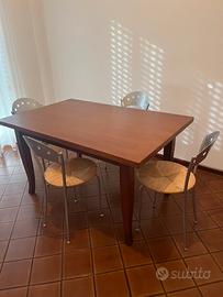 Tavolo in noce + 4 sedie