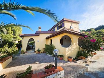 Solanas Villa Unifamiliare con Giardino