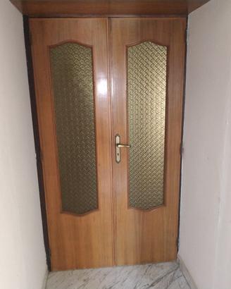 Porta interna in legno con vetro satinato completa
