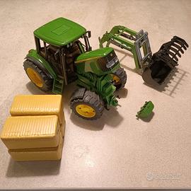 Bruder trattore John Deere con pala e balle fieno