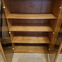 Credenza in legno Frassino/Noce con ante in vetro