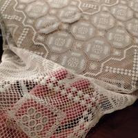 Pregiato copritavolo in  pizzo di cotone Filet