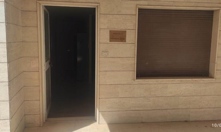 Locale deposito - ufficio