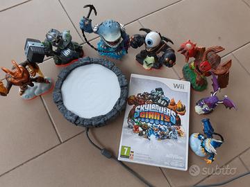 Skylanders giant WII gioco + 5 grandi + 2 piccoli