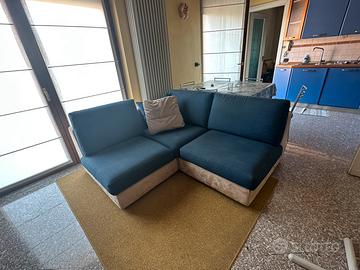 Divano in Alcantara blu e beige