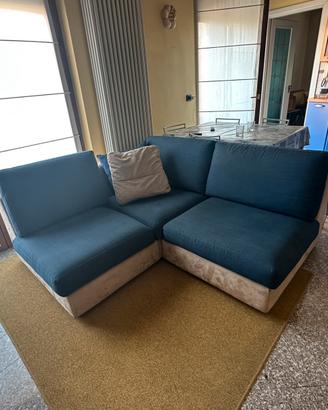 Divano in Alcantara blu e beige