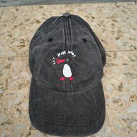 Berretto nero con stampa Pingu