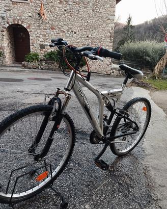bici da ragazzo ( MTB) ammortizzata 
