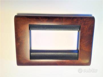 Placche Bticino Living Classic nr. 8 in radica