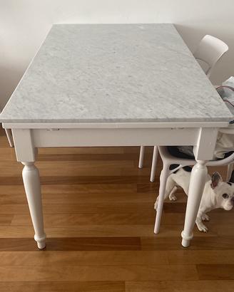 Tavolo bianco in legno