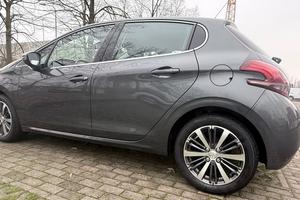 peugeot 208 puretech 1.2 anno 2017