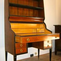 Scrivania con cassetti