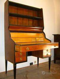 Scrivania con cassetti