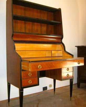 Scrivania con cassetti