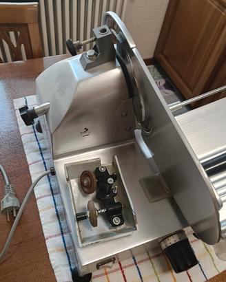 affettatrice elettrica con mollalama integrato 