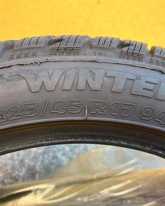 Gomme invernali  225/45 R17 94V