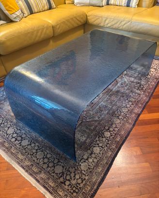 Tavolino da salotto in vetro curvato blu