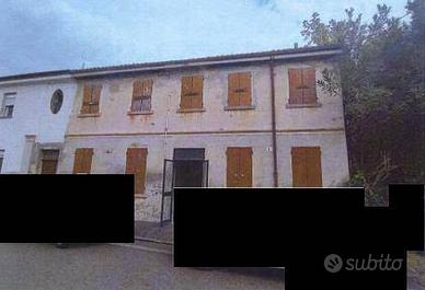 Immobile in asta di 198 m² con più di 5 locali a C
