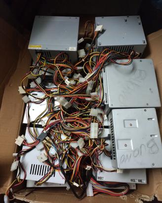 vari alimentatori pc fisso