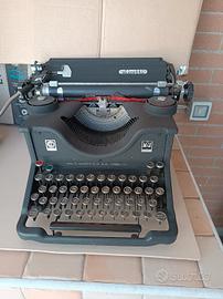Macchina da scrivere Olivetti M 40 in metallo ner