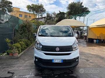 Furgone talento attrezzato da lavoro tecnico