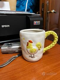 Mug con gallo in rilievo