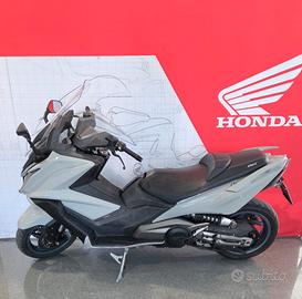 Kymco AK 550