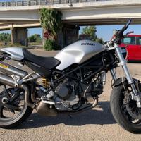 Ducati monster S2R 1000