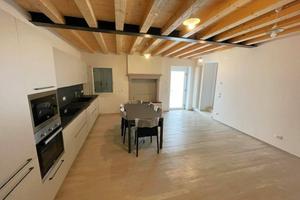 Casa indipendente di 164 m² con 3 locali a Montecc