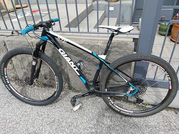 MTB Giant 27,5 taglia S telaio in carbonio