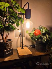 TVÄRHAND Lampada da tavolo IKEA, colore nero/bambù